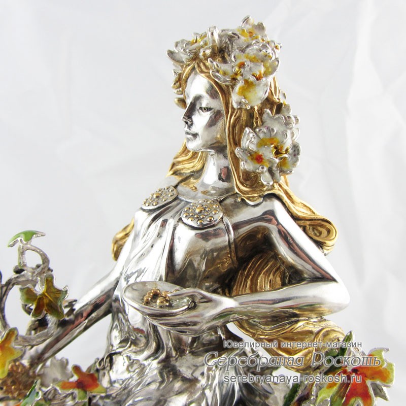 Серебряная статуэтка Девушка Осень