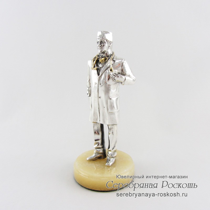 Серебряная статуэтка Доктор