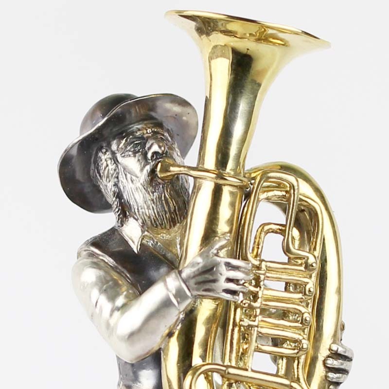 Серебряная статуэтка Музыкант с трубой